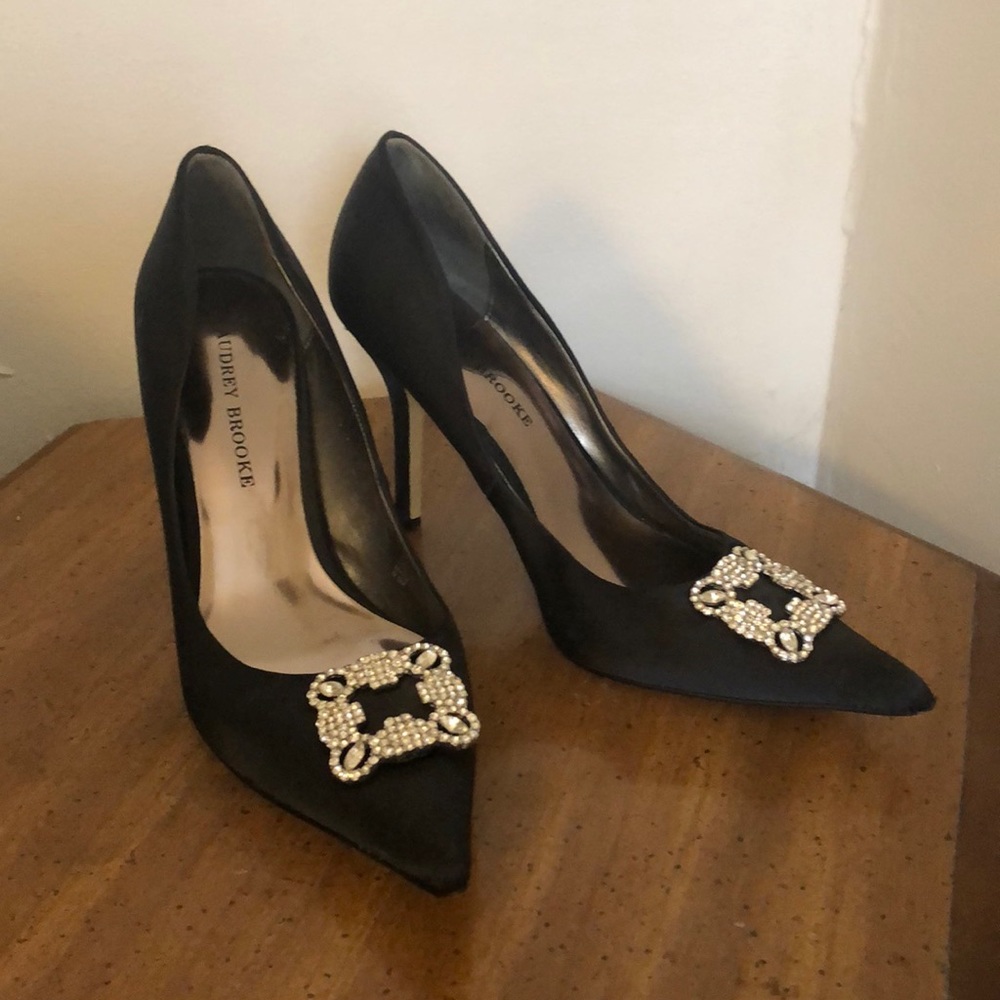 Audrey Brooke black satin pumps sz 9.5